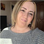 Madrelingua di italiano vorrebbe insegnare la sua lingua a bambini e ragazzi. Con molta passione e determinazione. Come compiti